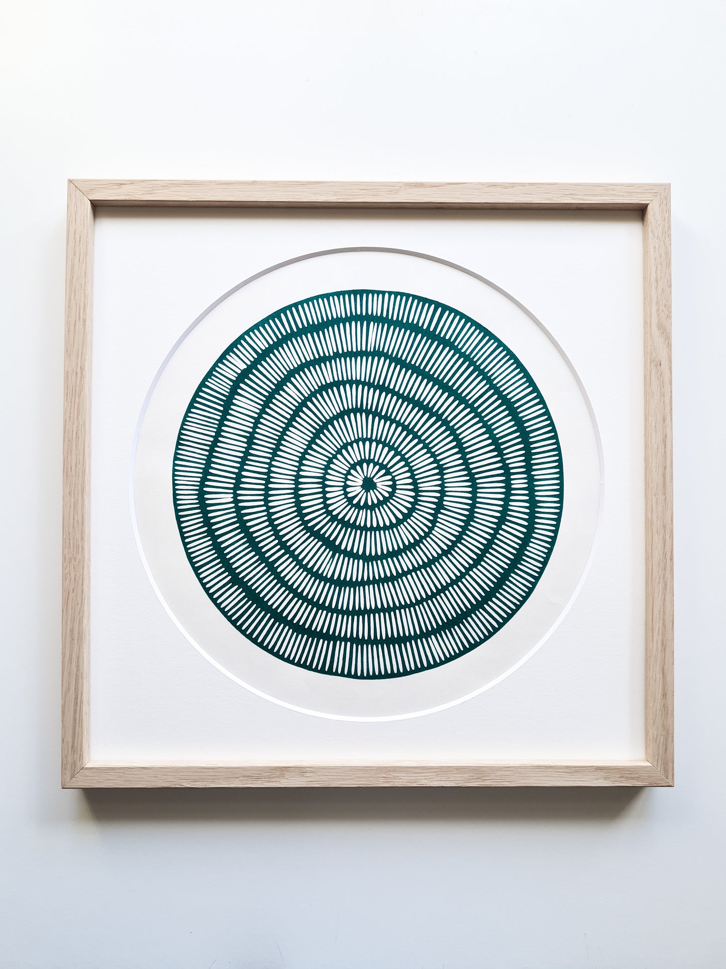 Linoleumstryk “Life (Green)” med cirkulært mønster i skandinavisk stil – grøn farvetryk på japansk washi‑papir (30×30 cm)
